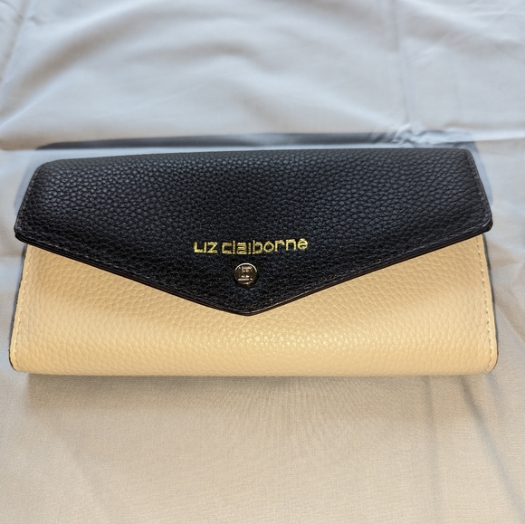 Liz Claiborne Handbags - Liz Claiborne - Ladies leather wallet